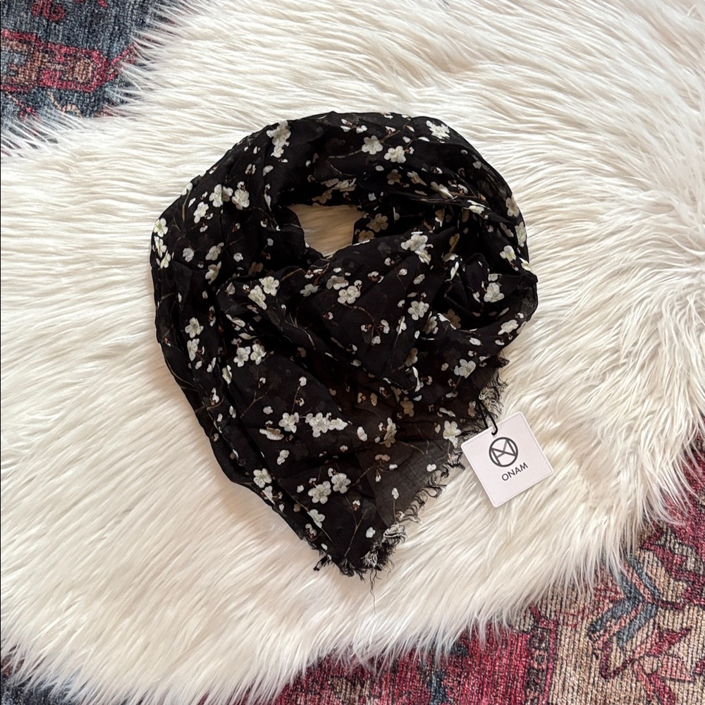 ONAM • In Bloom Scarf - Picture 2 of 4